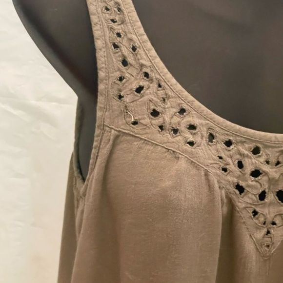 COPY - Vintage Small Mudd taupe tan sleeveless solid crochet yolk top tank top … - Picture 3 of 10